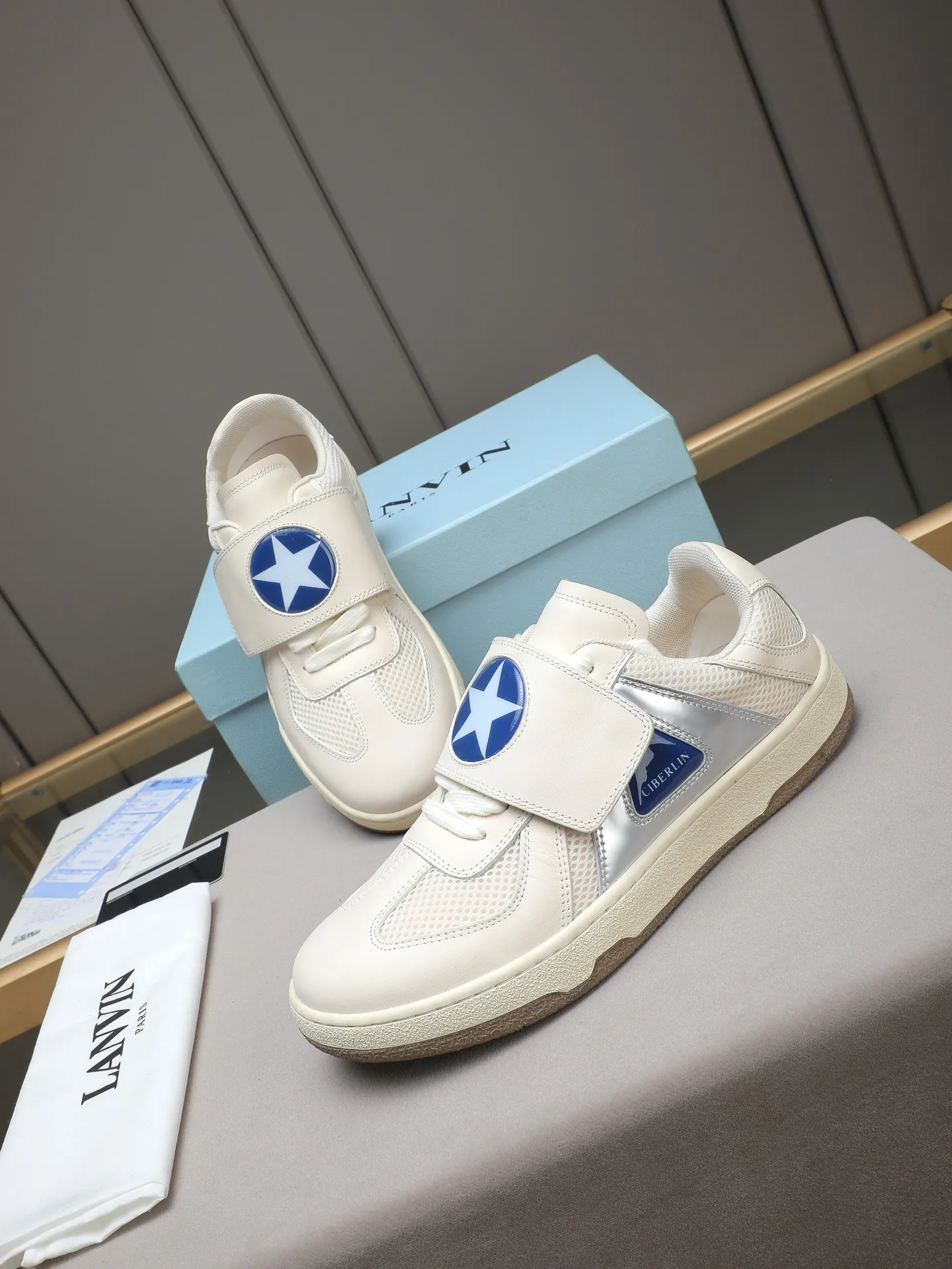 Men's shoes 💰600 [LANVIN] The latest fashionable item! High quality CLAY series‼ ️ The latest trendy products of the season 🌈Many bloggers have planted grass and purchased the original open-mold customization. The upper and outsole are sewn with mark threads without edge sealing. Multiple material splicing combination design. Very versatile for fashionable and casual wear. Comfortable on the feet. Self-recommended. Upper cowhide + cow suede + breathable mesh lining. Foot-padding cowhide. Exclusive original open-mold clear logo rubber outsole ⚠️38-44 (customized for 45)